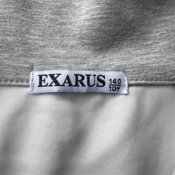 Girl's 1/2 zip sweatshirt size 10Y. 140.  gently worn - Picture 4 of 9